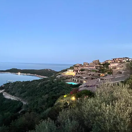 Apartment Punta Est Trilocale Soppalco Con Terrazza Vista Mare Capo Coda Cavallo